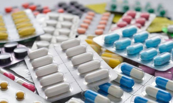 Для избавления от симптомов невралгии грудного отдела врачами назначается прием медикаментов