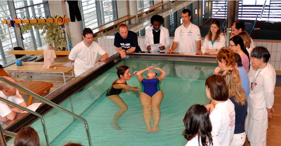 лечебная-гимнастика-в-воде